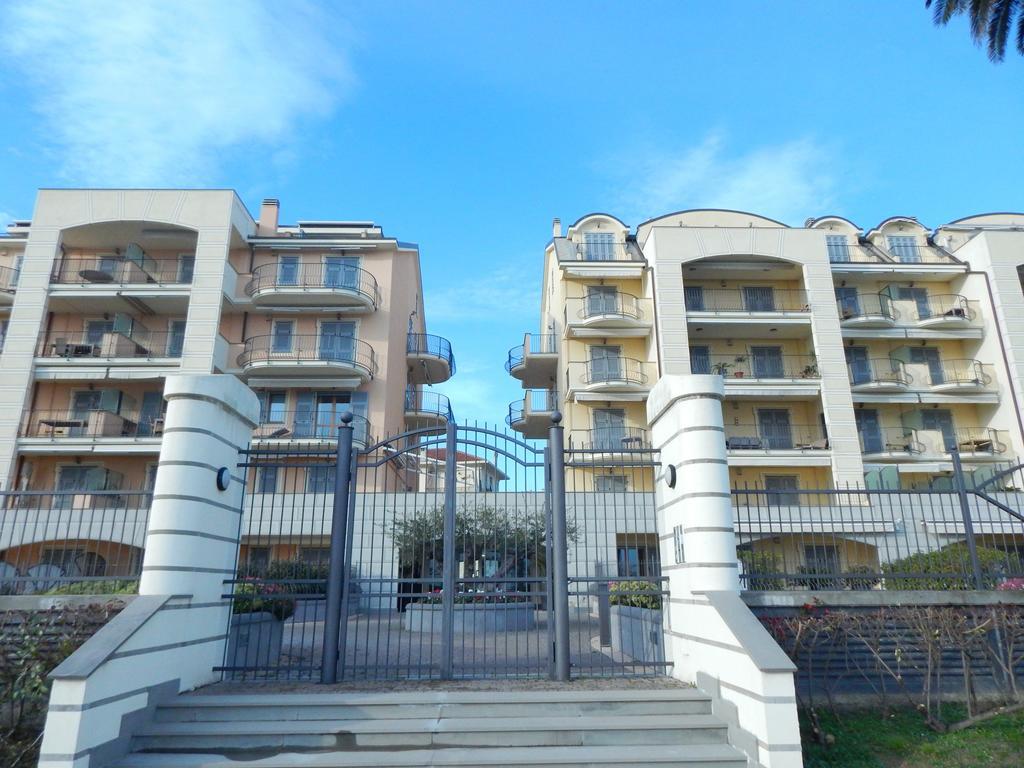 Residence La Perla Finale Ligure Luaran gambar
